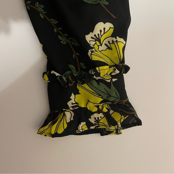 Floral Button Up Shirt Black Yellow Who What Wear Women’s Size Medium - Picture 6 of 11